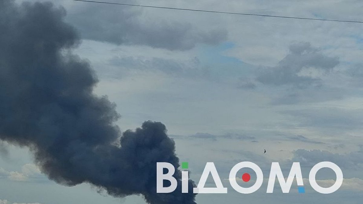 Ворог знову атакував Дніпро: в одному з районів спалахнула пожежа, зʼясовують наслідки