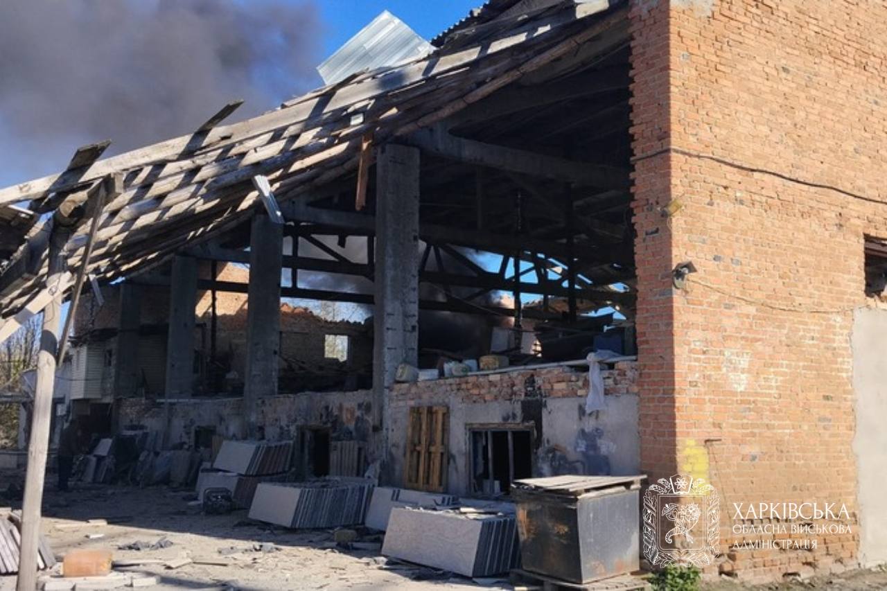 «Влучила в склад» – російська ракета забрала життя чоловіка в Лозовій, двоє поранених у лікарні