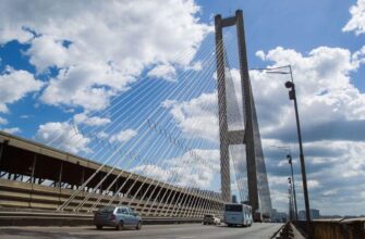 Під час повітряної тривоги 2 жовтня у Києві знову атакували Південний міст Під час повітряної тривоги 2 жовтня у Києві знову атакували Південний міст