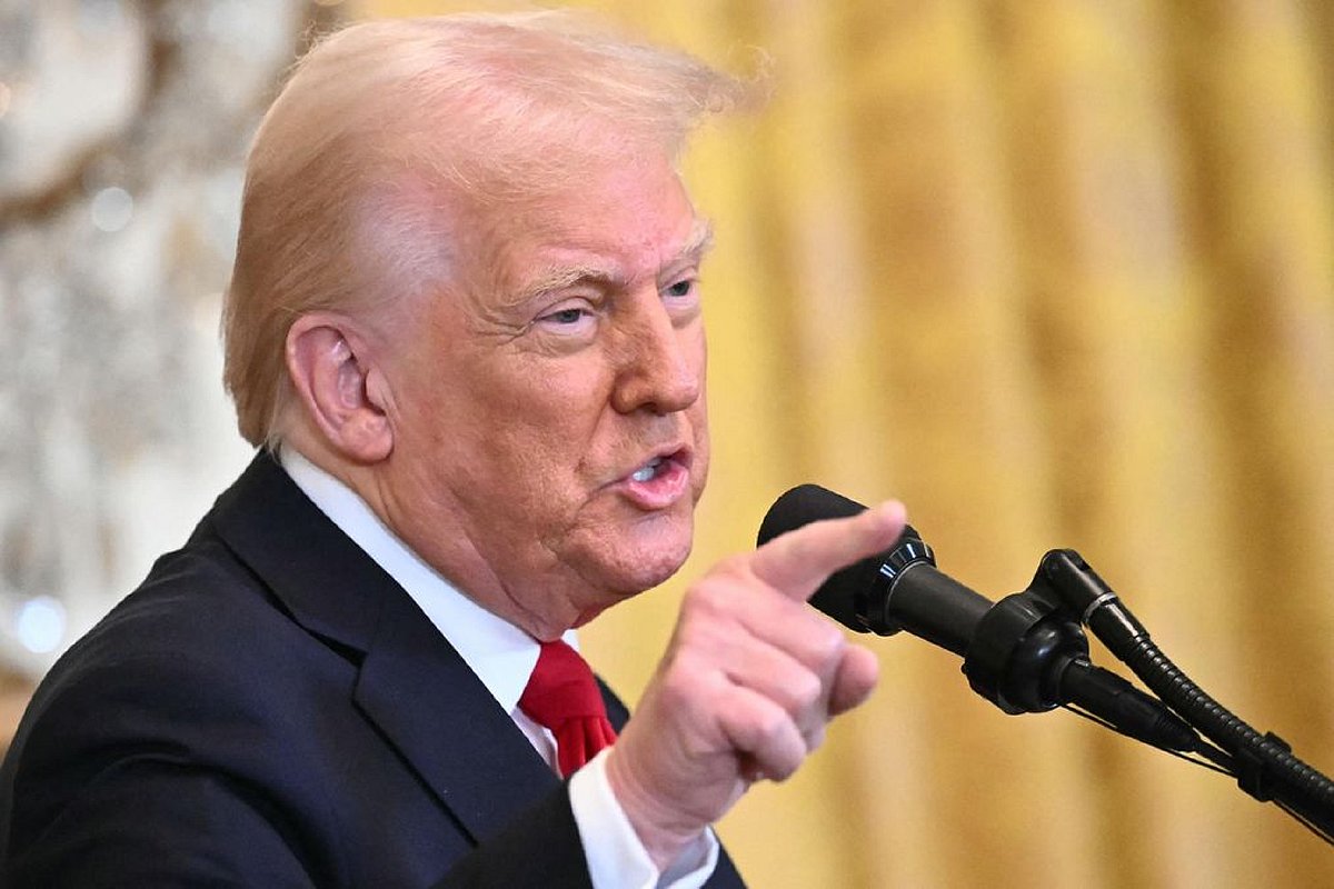 Трамп каже, що Росія поводиться нормально і майже нічого не робить щодо України