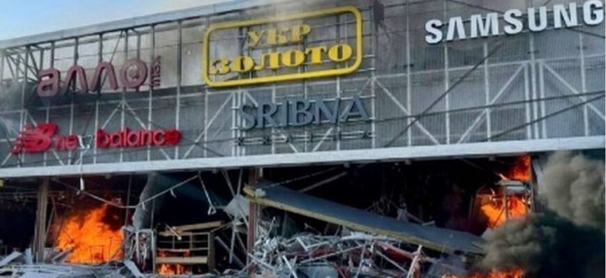 Ворожий удар по Запоріжжю: окупанти поцілили в торговельний центр, спалахнула пожежа!