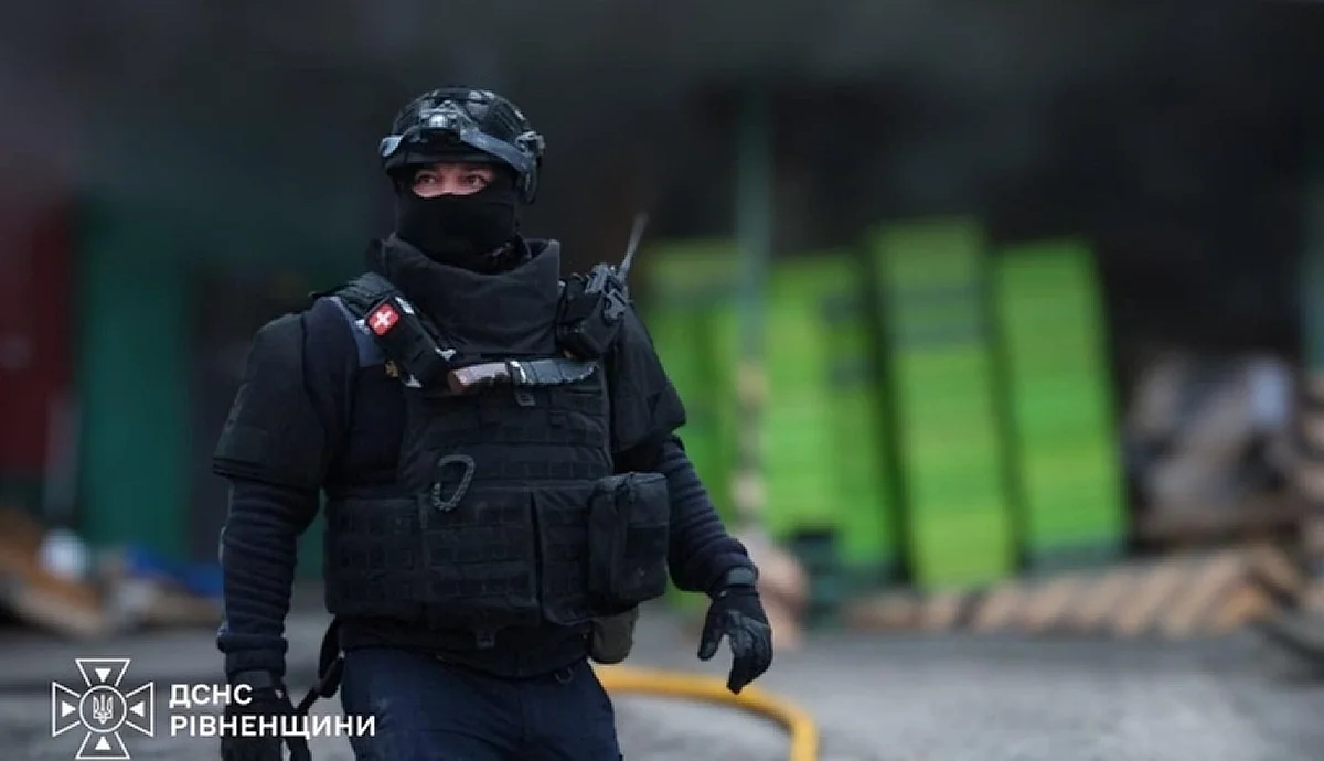 Російський удар по підприємству на Рівненщині: спалахнула пожежа, є постраждалі!