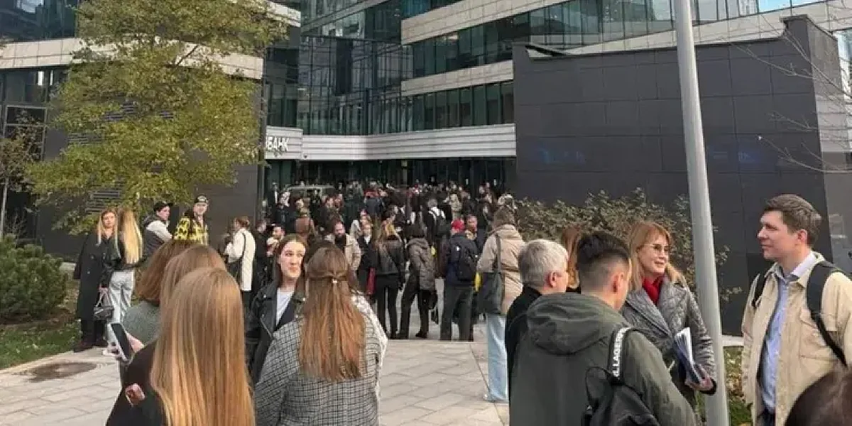 Масована атака дронів на Москву: в урядових хмарочосах зник зв’язок, небо закрили!