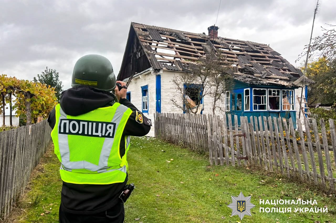 «За життя дитини борються медики» — Росія двічі вдарила дронами по Сарнах