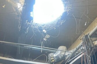 Ворожий дрон влучив у торговельний центр Харкова: на місці спалахнула пожежа!
