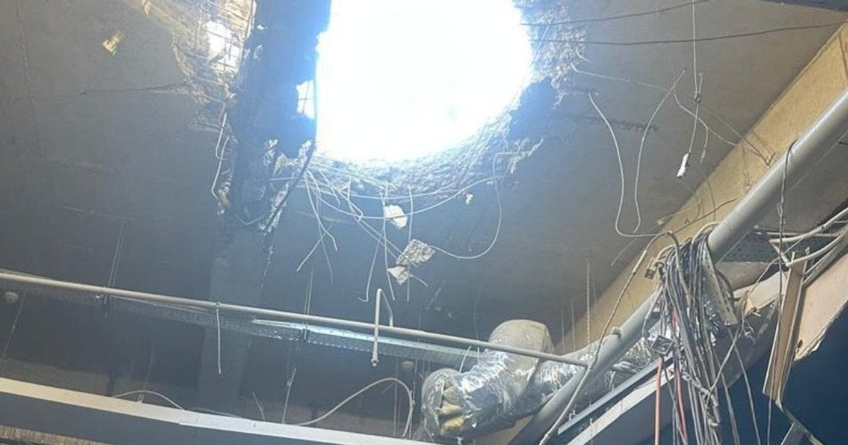 Ворожий дрон влучив у торговельний центр Харкова: на місці спалахнула пожежа!