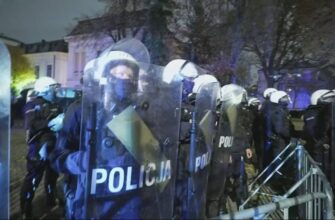 Скандал у Польщі: влада домоглася відсторонення голови Конституційного суду