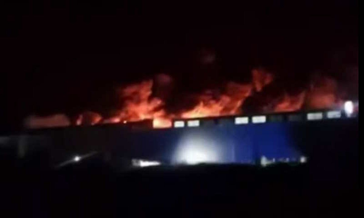 А ось і “отвєтка” за масований удар по Україні. Там все у вогні. Прилетіло точно в ціль