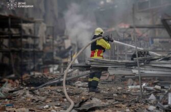Нічний удар по Сумах спричинив пожежу: рятувальники зупиняли гасіння через небезпеку Нічний удар по Сумах спричинив пожежу: рятувальники зупиняли гасіння через небезпеку