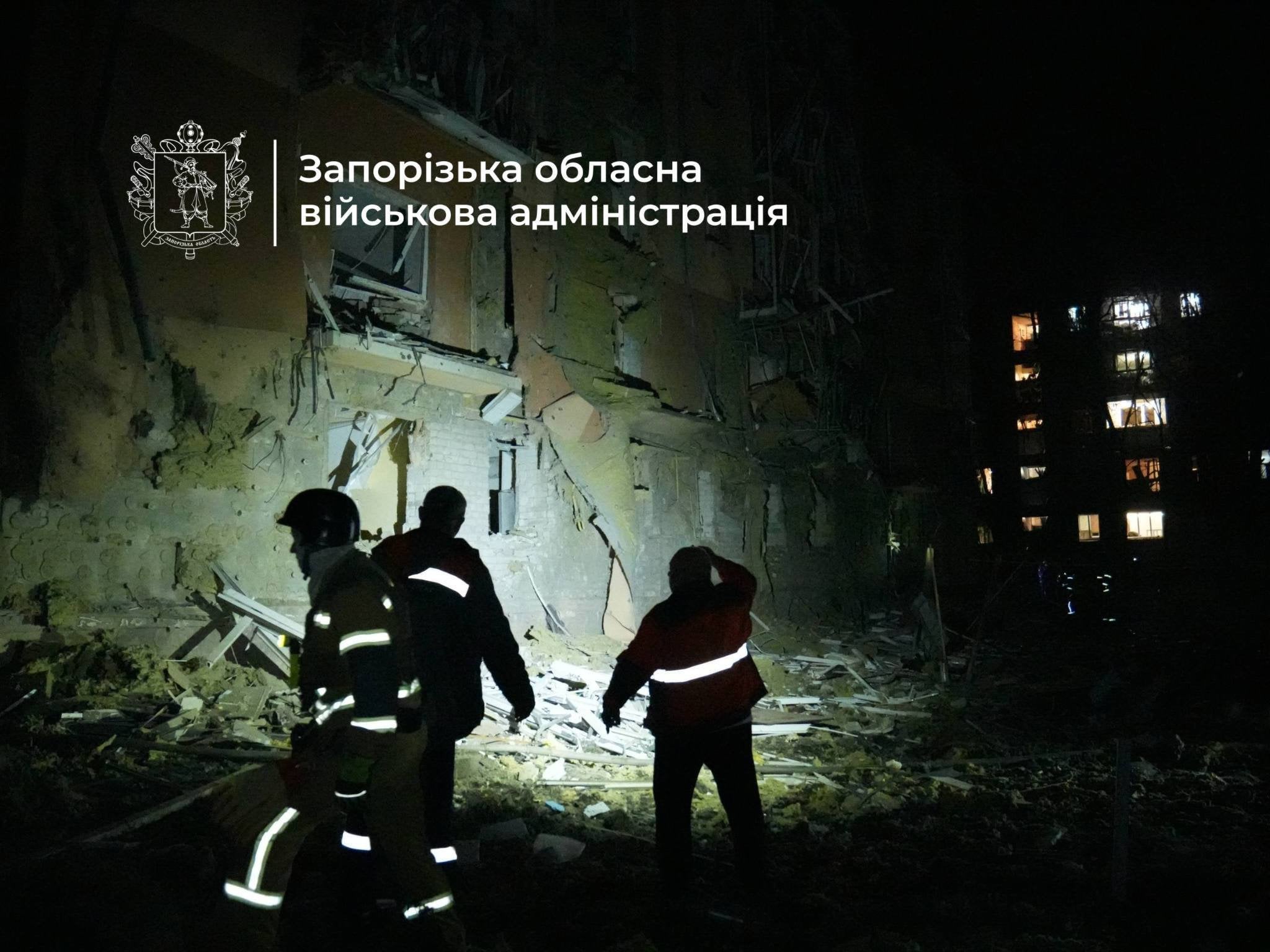 Удар по житлових будинках Запоріжжя: спалахнули авто, серед людей є постраждалі!