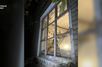 Удар по Словʼянську: під завалами шукають людей, розбито будинки та авто волонтерів