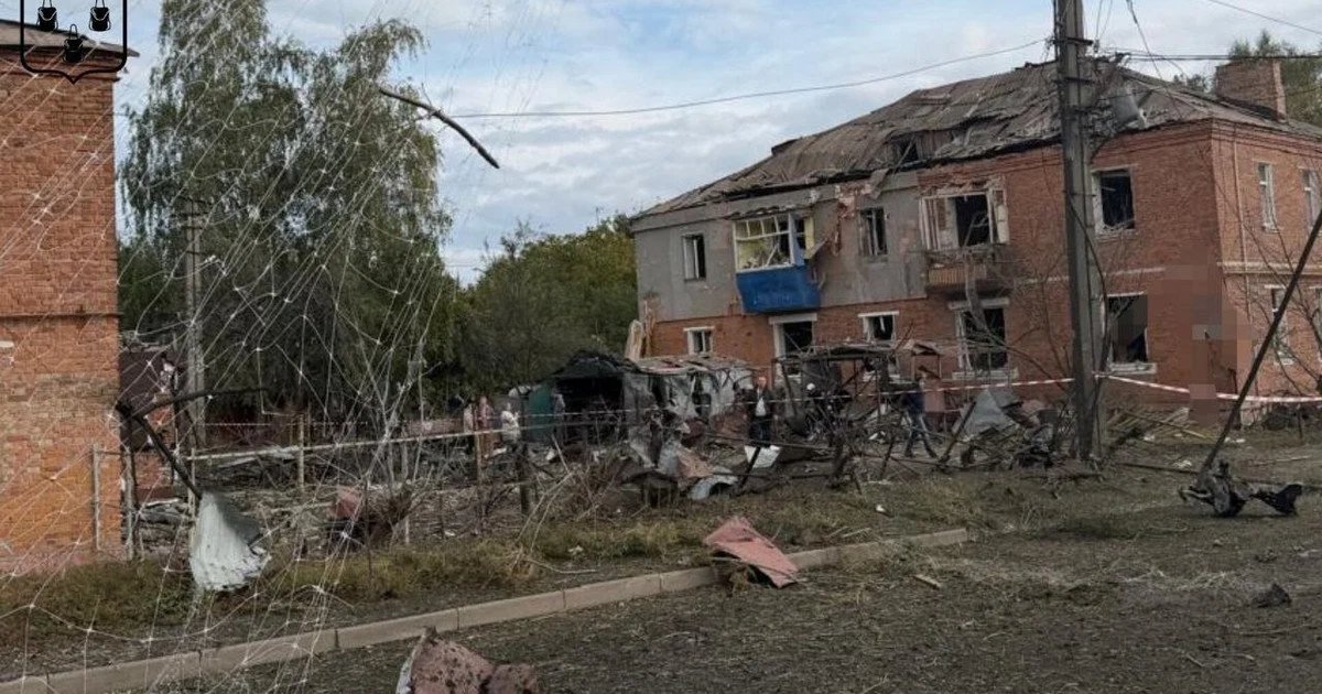 Масований наліт на Суми: шість авіабомб поцілили в житлові будинки, є тяжко поранені