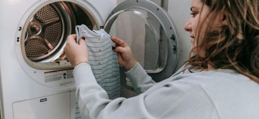 Лікарі радять не сушити білизну в кімнаті — вологість і цвіль б’ють по легенях