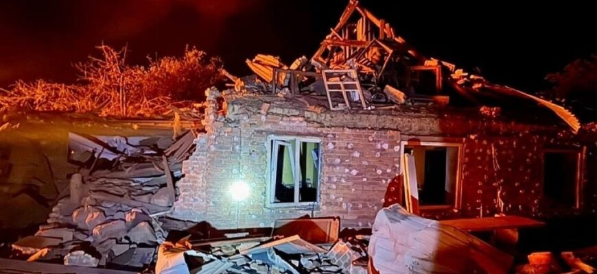 Росіяни атакували Київ, є загибла. Медіа пишуть, що Україна знову не отримала попередження про атаку від США
