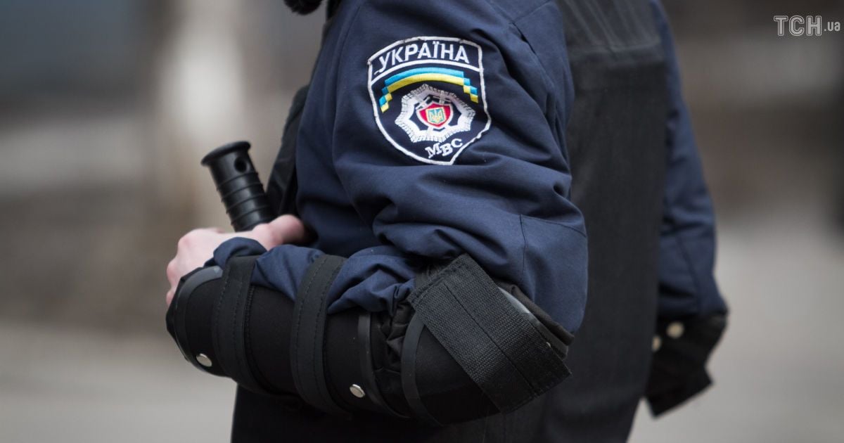 Вибухи та стрілянина в центрі Кропивницького: озброєний гранатами чоловік тримає в напрузі місто
