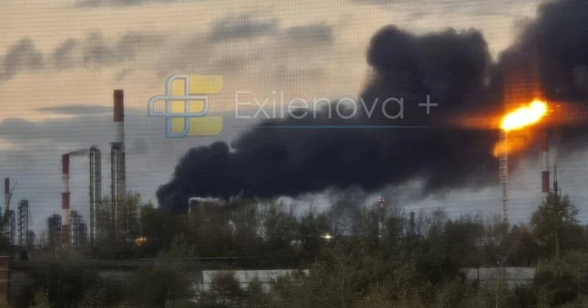 Дрони прорвали російську ППО та охопили нищівним полум’ям Омський нафтопереробний завод