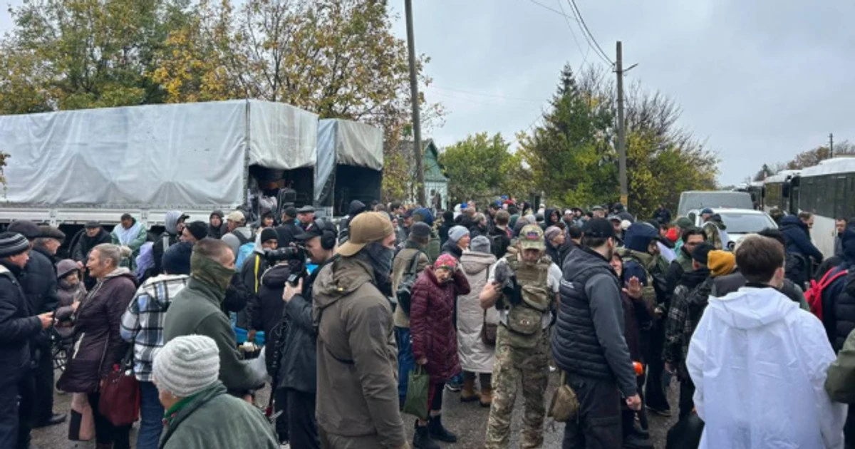 Сльози та борщ після років розлуки: щемливі подробиці евакуації українців з Олешків