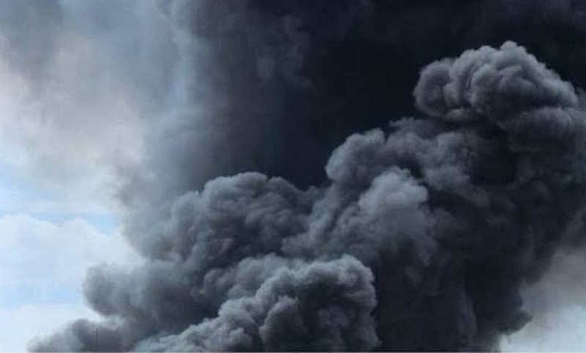 Масштаби видно навіть з космосу: палає найбільше нафтосховище в Європі!