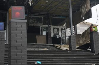 Удар по ТРЦ у Сумах: дрон влучив у будівлю, є поранені жінки та небезпечна деталь
