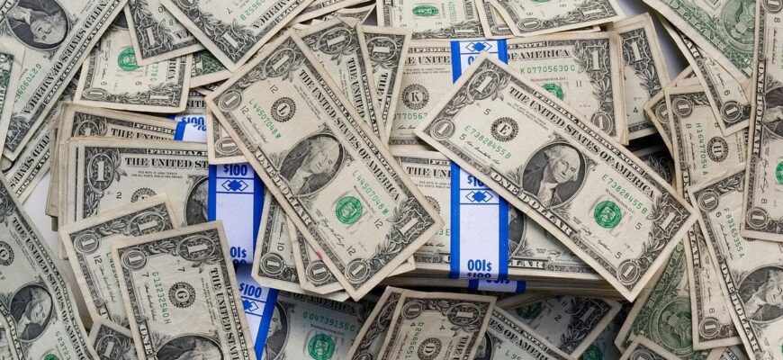 Долар знову подорожчав: як змінився курс валют на 4 жовтня
