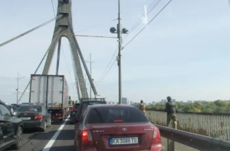 Київ з самого ранку паралізували затори через складну ситуацію на мостах