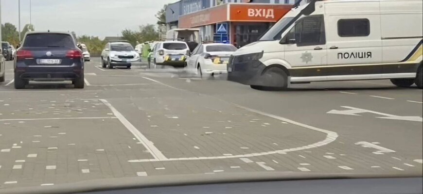 Кривавий напад у гіпермаркеті на Волині: хлопець схопив сокиру просто з вітрини
