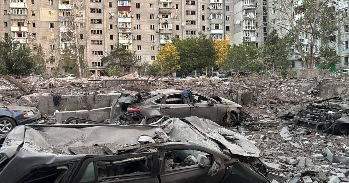 Ракетний удар по Кременчуку забрав життя людей у їхніх домівках: у місті жалоба