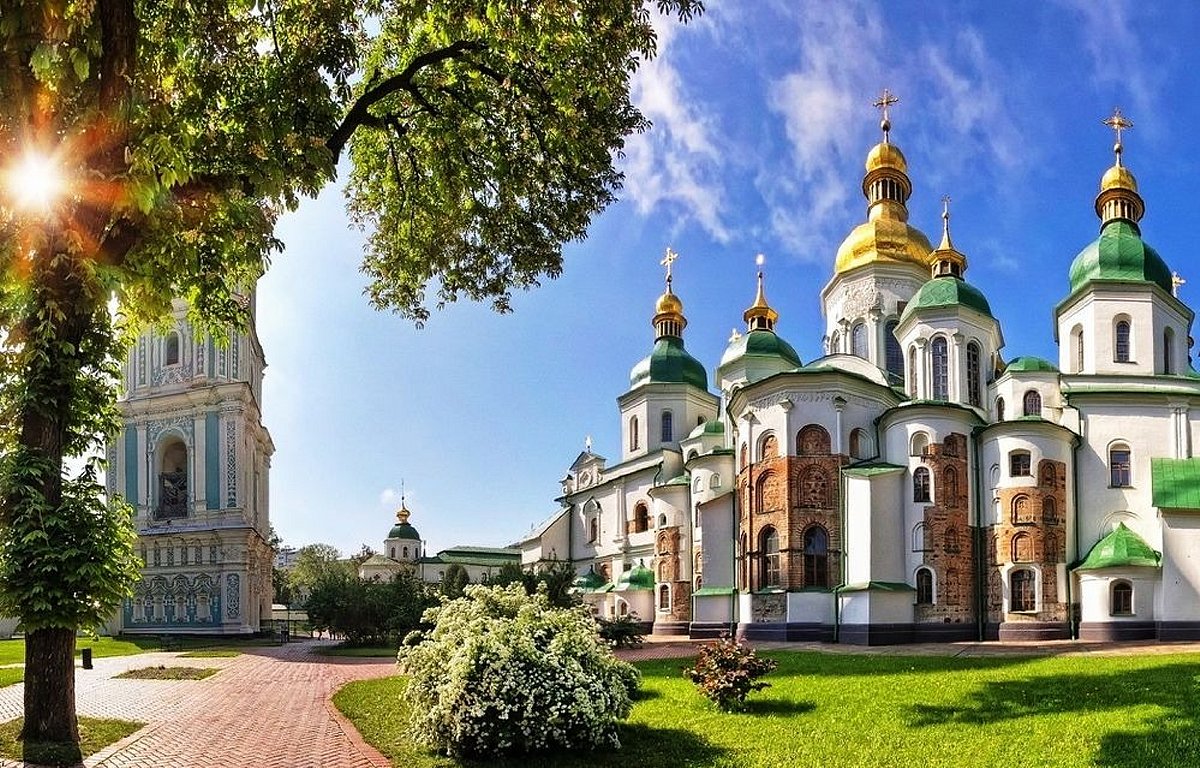 Церковне свято 6 жовтня змінює звичний розклад: що суворо заборонено робити цього дня