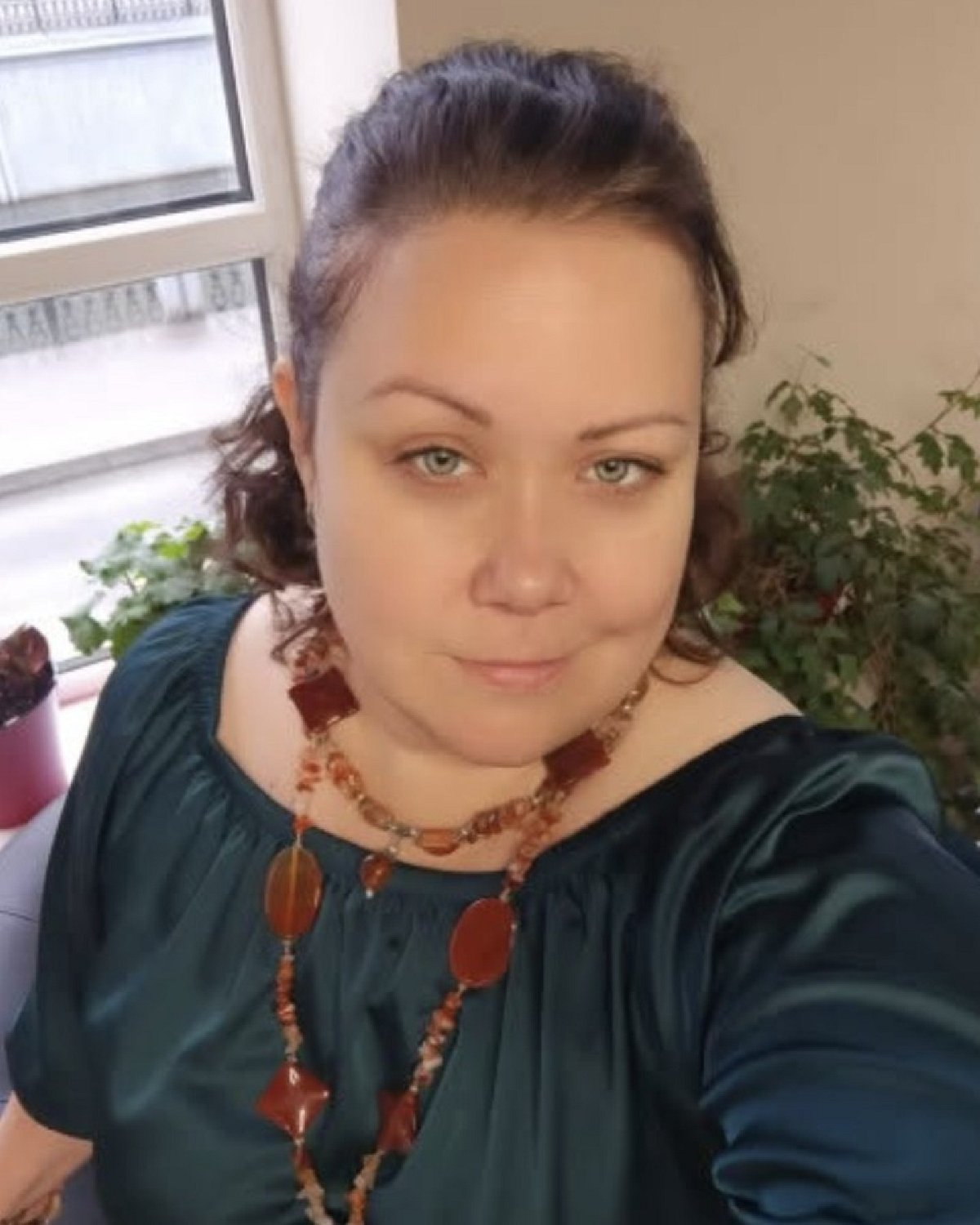Три роки минуло після розлучення, але рідня знову зʼявилася на порозі: жінка навідріз відмовилася допомагати колишній свекрусі й поклала слухавку