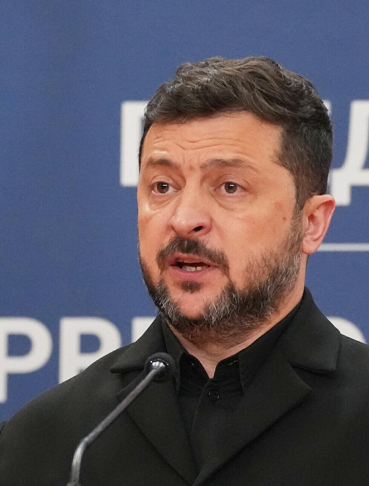 Зеленський різко відповів на заклики Трампа про відставку та пояснив небезпеку для світу