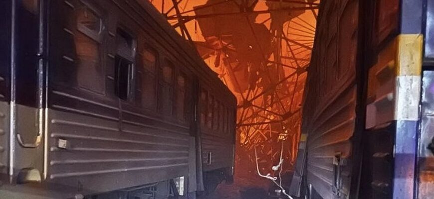 Росія прицільно вдарила по вокзалу Дніпра: спалахнула пожежа, є поранена!