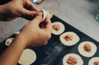 Китайський метод ліплення пельменів: тонкі краї та соковита начинка без розривів