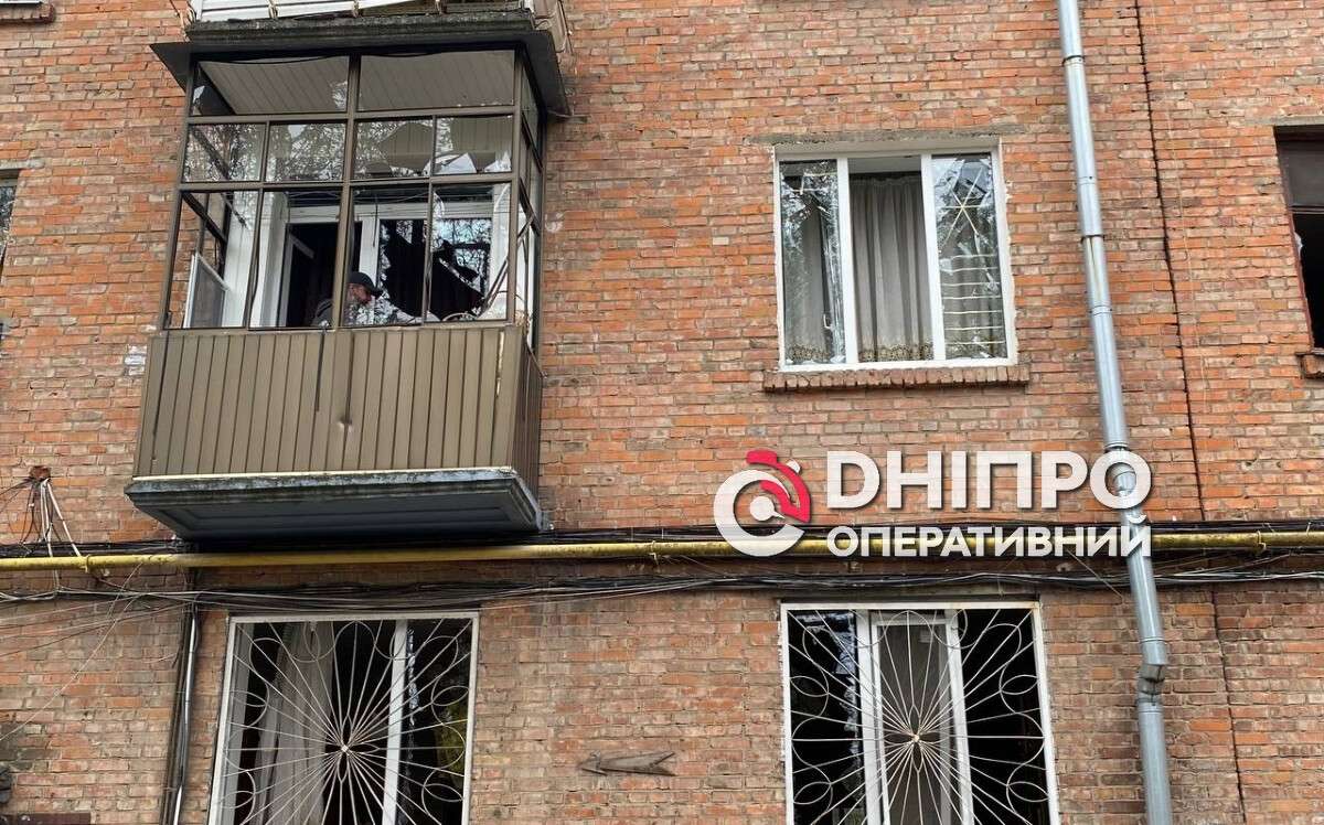 Російський дрон поцілив по Дніпру: є поранена, у багатоповерхівках масові руйнування