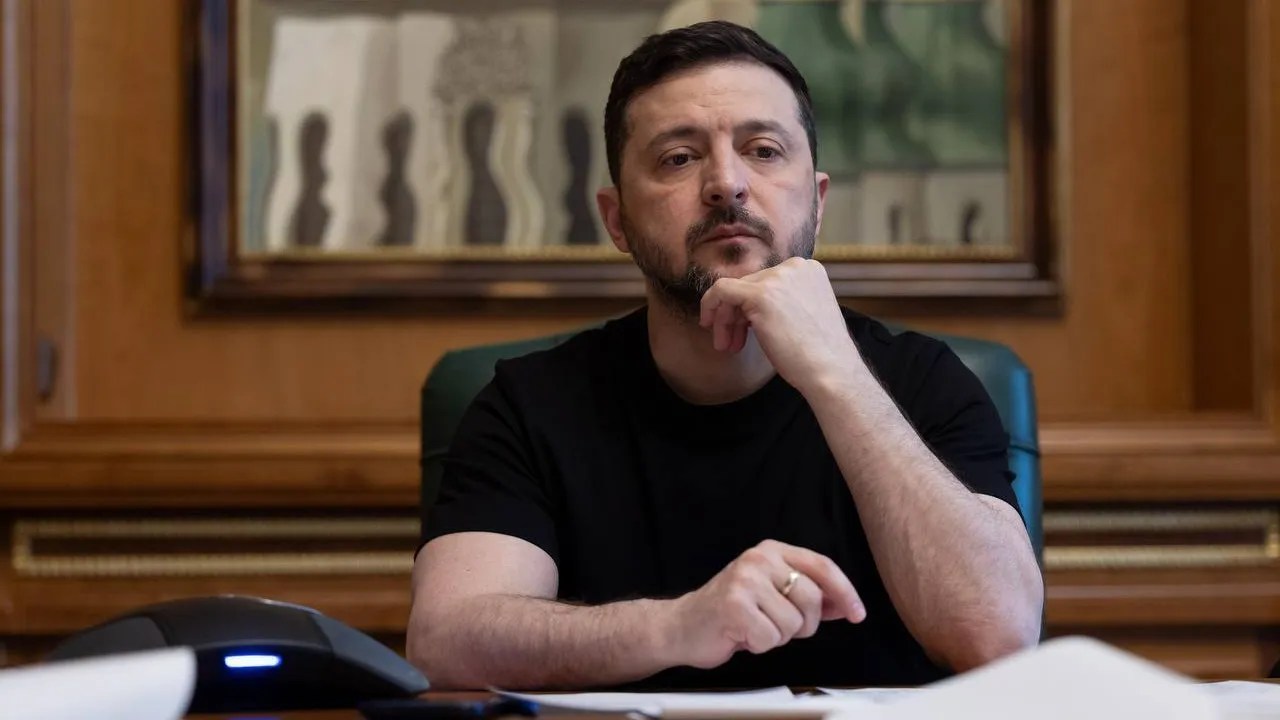 Попри тиск Трампа: Зеленський відповів, за якої умови зупинить удари по заводах РФ
