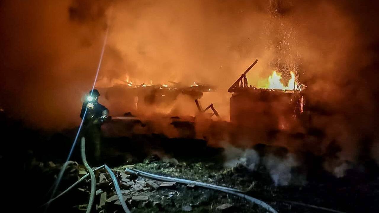 В ОВА повідомили про удар дрона по торговому центру в Сумах: є жертва та поранені