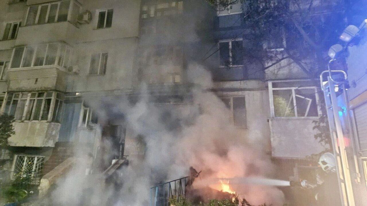 Нічний удар по Дніпру: серед поранених є маленькі діти, пошкоджено багатоповерхівку