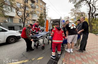 Дрон РФ упав просто у подвірʼя на Печерську: кількість поранених зросла!