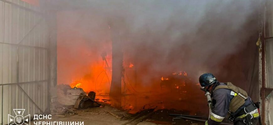 Удар по Чернігівщині: росіяни поцілили в зерносховище та ангар, є поранені!