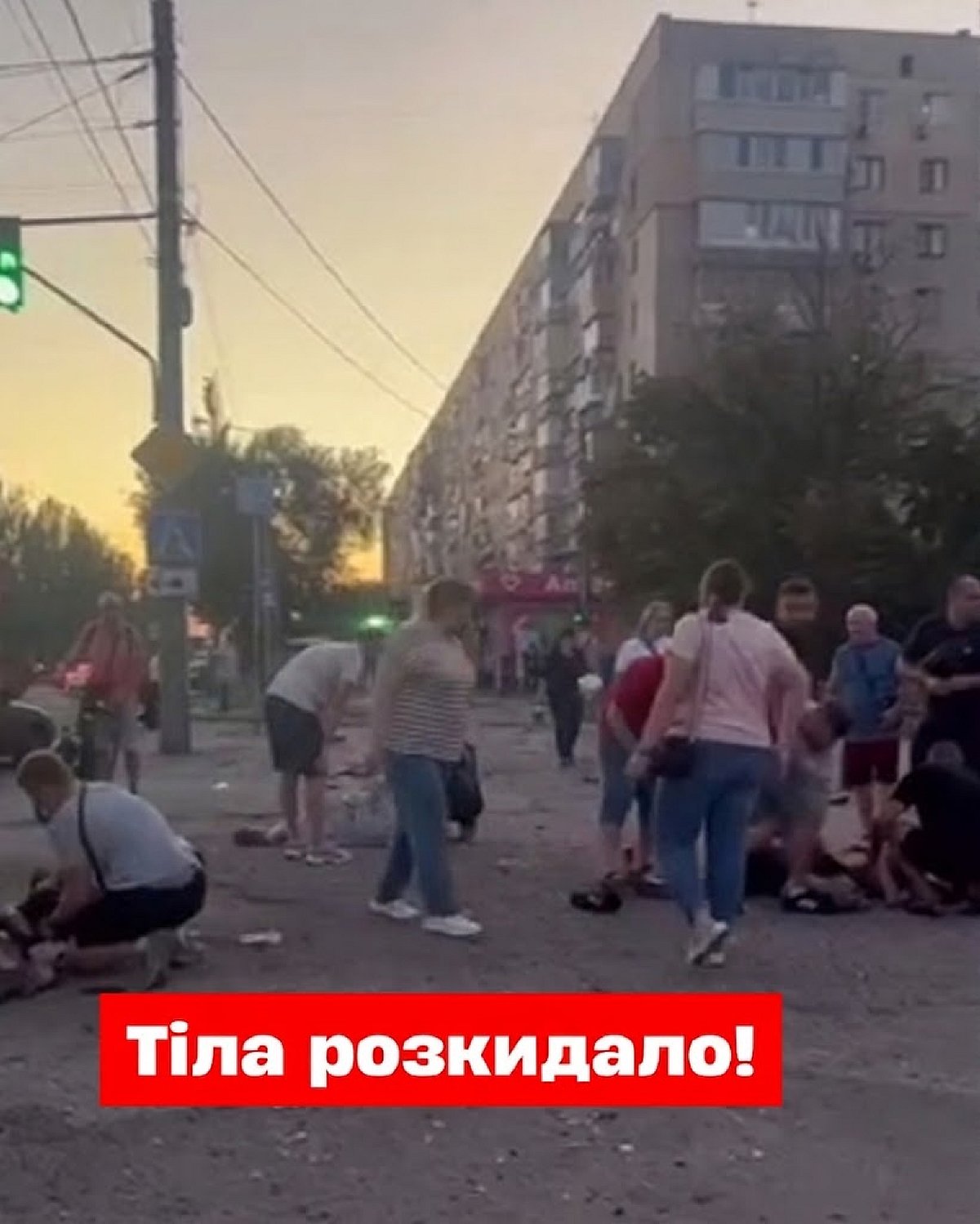 Ракетний удар по Києву: спалахнув ресторан, серед поранених є людина у важкому стані