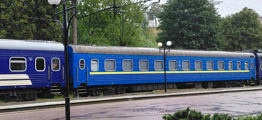 Масовий збій графіків на залізниці: які рейси затримуються на довгі години