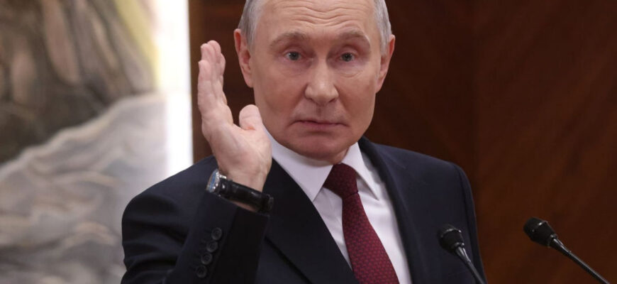 Путін осоромився на святі до Дня вчителя через переплутаний вірш і дивну заяву
