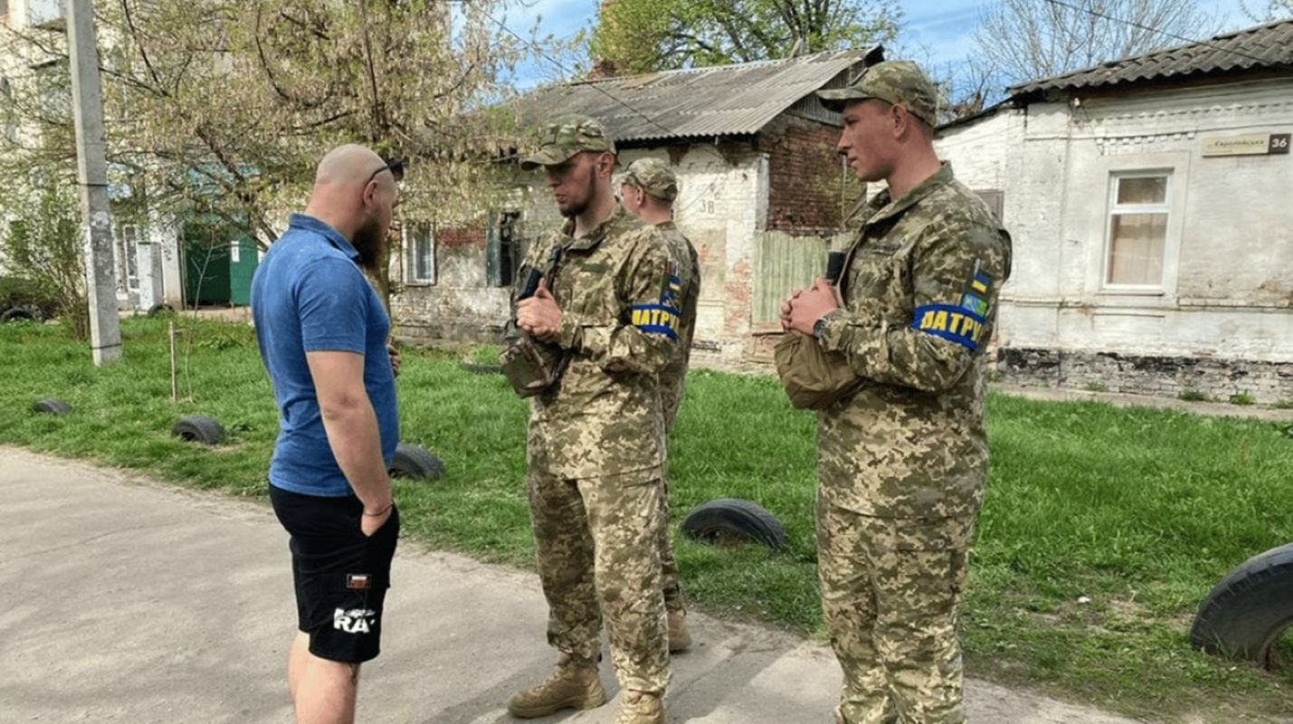 Чоловіка засудили на п’ять років за злив локацій ТЦК у чаті
