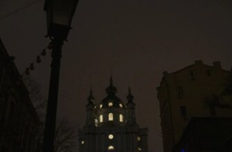 Удар по ключовому енергообʼєкту Києва: у столиці знову зупинилося метро й гасне світло