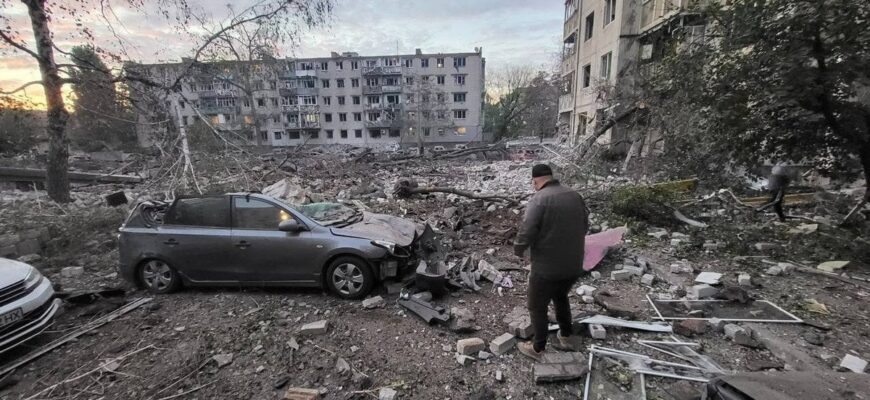 Масований удар по Кременчуку: ракети поцілили в житловий квартал, є руйнування
