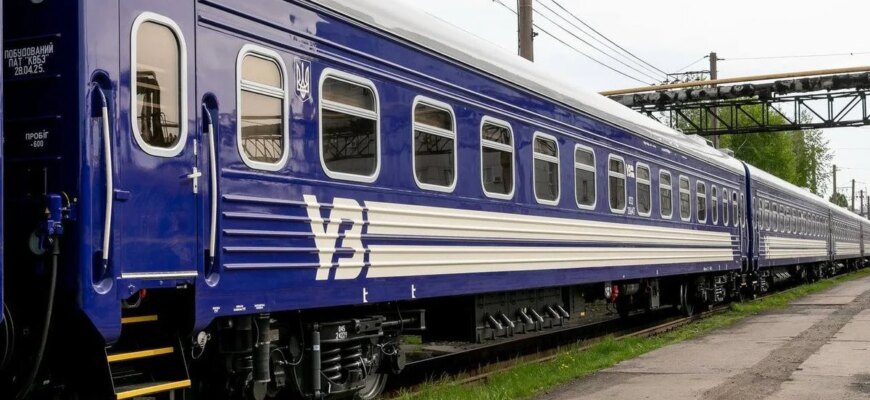Удари по вокзалу й локомотивах: «Укрзалізниця» попередила про суттєві затримки рейсів