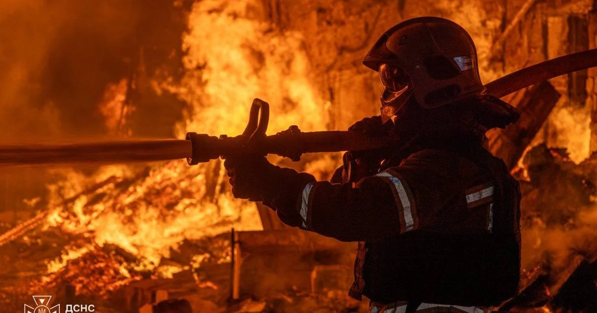 Ворожий дрон атакував Харків: спалахнула пожежа, поцілили в навчальний заклад!