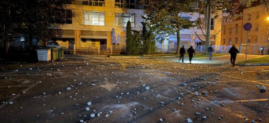 «Спалахнуло просто в середмісті» – росіяни поцілили біля міськради у Дніпрі