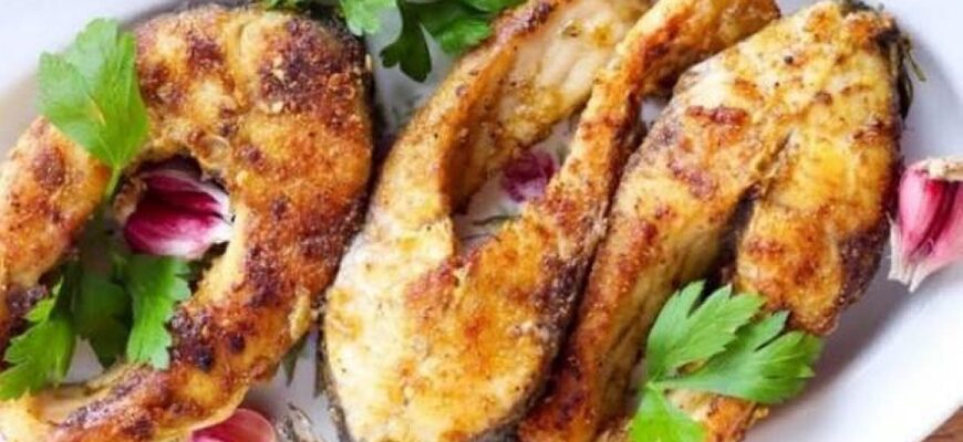 Риба більше не розвалиться на сковороді: кулінари розкрили секретний крок перед смаженням