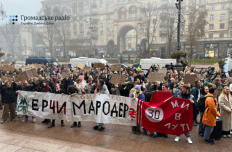 «Як переживемо цю зиму?»: під КМДА зібралися сотні киян із гучною вимогою до Кличка
