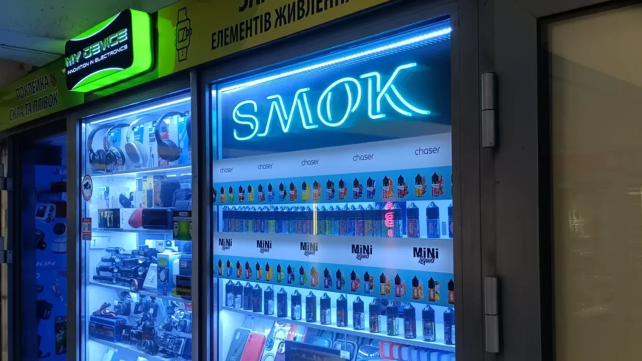 Тютюнова пастка для дітей: як підлітки безперешкодно купують заборонені вейпи